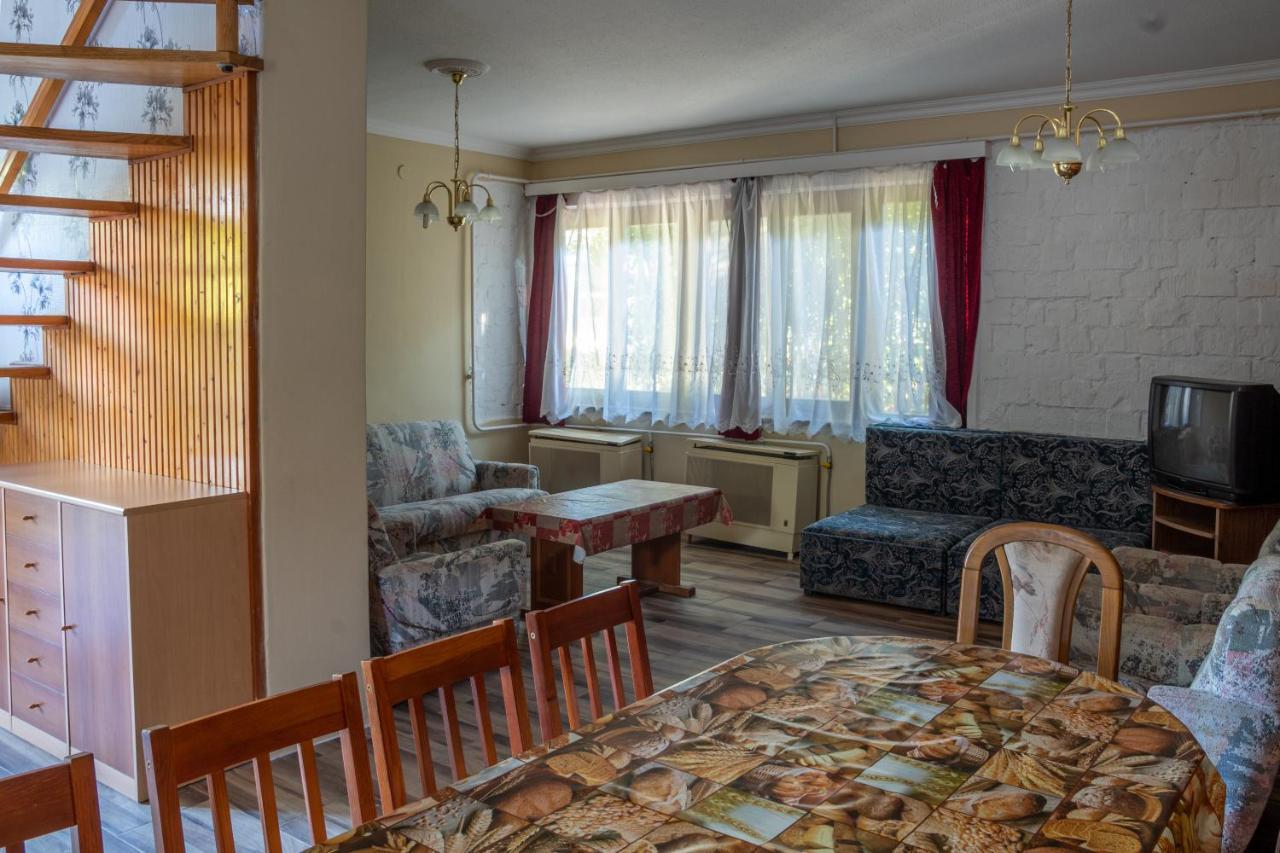 Pavai Apartman Hajdúszoboszló Exteriör bild